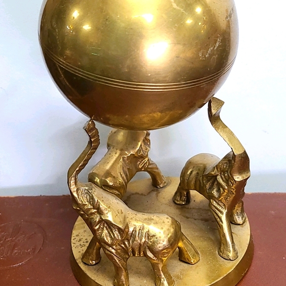 Vintage SOLID BRASS ORB on ELEPHANT STAND all bras